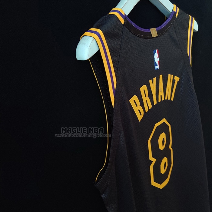 Maglia
 Kobe Bryant NO 8 Los Angeles Lakers Black Mamba Autentico
 Nero
